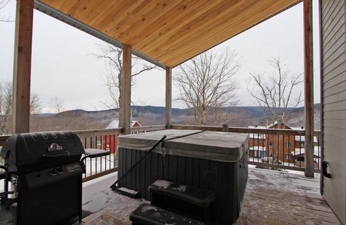 Saint-Philemon Ski Chalet | L’Ascension, 4-Season Spa & Mountain View