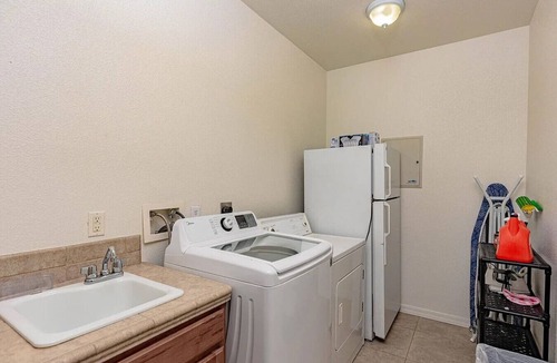 Fort Mohave House | Last Min Booking/Late Night Self Check-In/Ready4U
