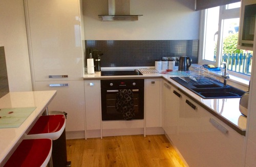 Newquay House | LAST MINUTE AVAILABILITY! Holiday Home In Cornwall - Fistral View Holiday Home