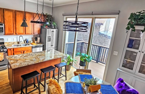 West Town House | Last-Minute Chicago home with Rooftop Views +Private HOT TUB -Garage-Sleeps 12