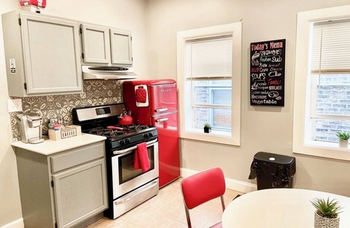 Noble Square Apartment | Last Minute Deal 125.00 Wicker Park May 8-10