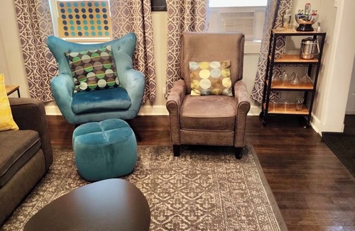Noble Square Apartment | Last Minute Deal 125.00 Wicker Park May 8-10
