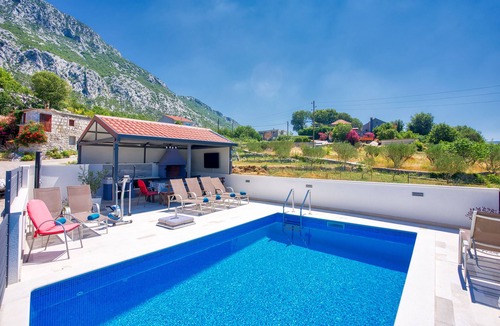 Gata House | LAST MINUTE Farmer's houses for 8 persons with big nice pool