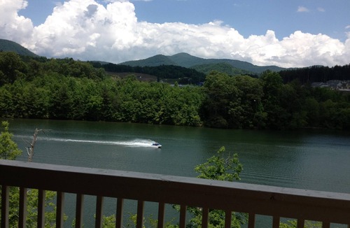 Hiawassee House | Last minute May deal, Beautiful lake front house, pool table and fire pit kayaks