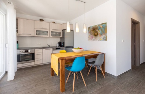 Komarna Apartment | Last minute offers/Pet friendly/VERY low low season prices !