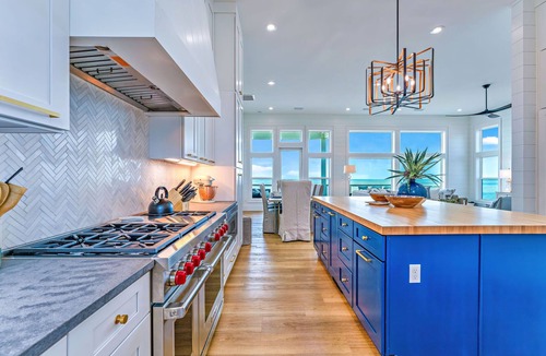 Plantation House | Last minute days left for April!