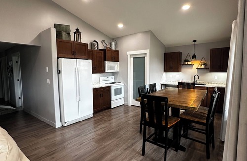Island View Cottage | Last Mountain Lake Alice Beach Family Retreat