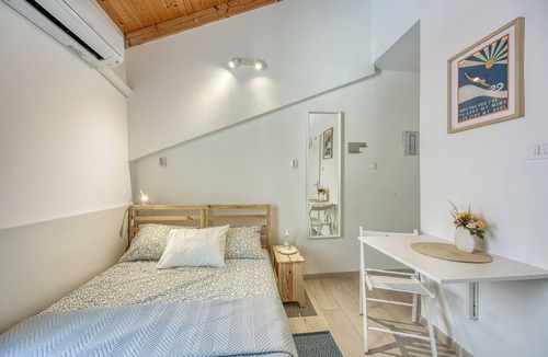 Cove Murtar Hotel | Lasta 25 Lošinj Town Twin Room, Mali Lošinj, Croatia