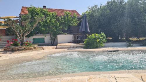 Zemunik Donji House | Lastavica House with Heated Pool