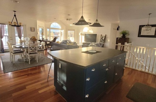 Coleman House | Latchford Bay Lake Waterfront Retreat