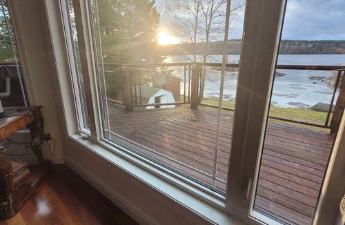 Coleman House | Latchford Bay Lake Waterfront Retreat