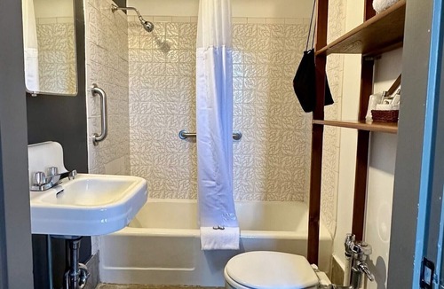 Brattleboro Hotel | Latchis Hotel