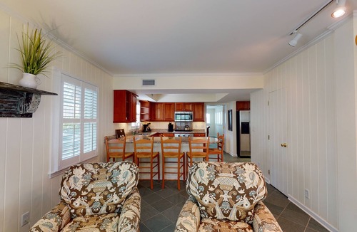 East Beach House | Latitude Adjustment at East Beach Home with option to Heat or Cool Pool.