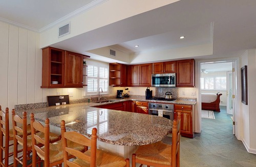 East Beach House | Latitude Adjustment at East Beach Home with option to Heat or Cool Pool.