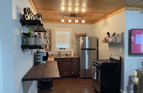 Port O Connor House | Latitude Adjustment! Nice little 3 Br 2 bath. Quiet part of town.