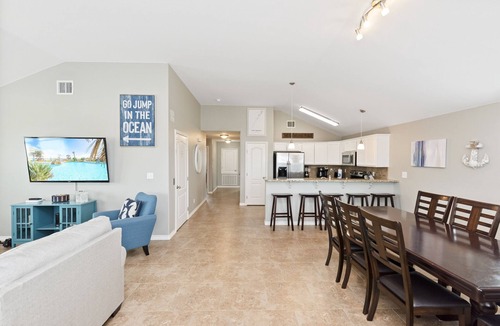 Leeward Sands House | Latitude Adjustment | Poolside Paradise