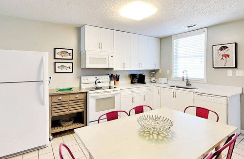 Tybee Island Condo | Latitude Adjustment B | Pet Friendly, Near Beach!