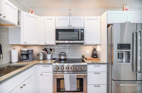 Pine Point House | Latitude Adjustment – Walk to Beach & Dining!