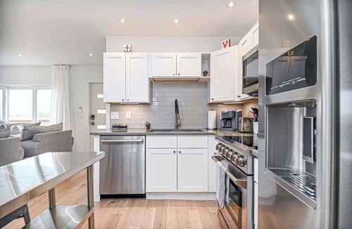 Pine Point House | Latitude Adjustment – Walk to Beach & Dining!