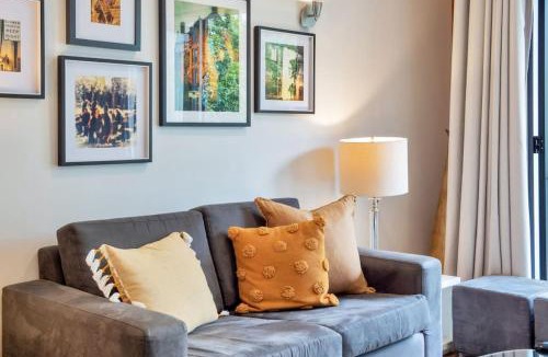 Auckland Central Business District Apartment | Latitude Apt - Viaduct - SkyTower View - Parking