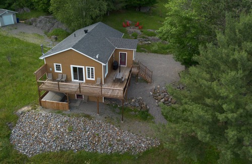 Montpellier House | Latt cabin - Lake Simon