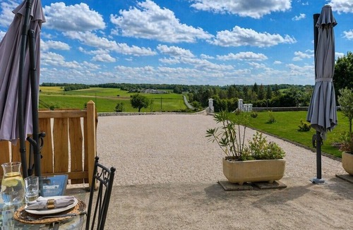 Saint-Jean-de-Duras House | LAUBIE — Splendid Views and Absolute Tranquillity Among the Vineyards