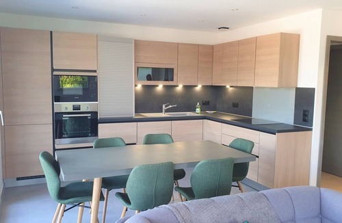 Cessenaz Apartment | Laudon Mountain View