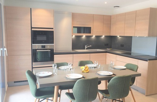 Cessenaz Apartment | Laudon Mountain View