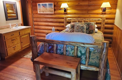 Swan Lake House | Laughing Horse Lodge