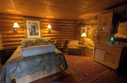 Swan Lake House | Laughing Horse Lodge