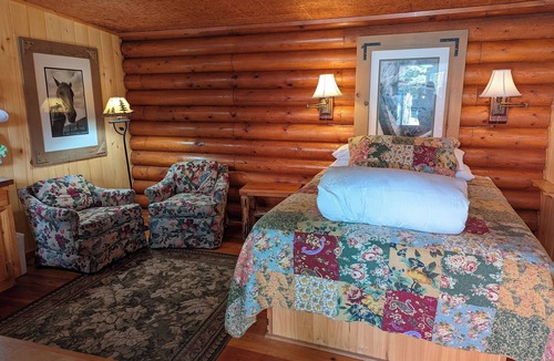 Swan Lake House | Laughing Horse Lodge