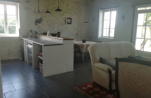 Saint-Georges House | Laurélie Cottage: A Haven of Serenity
