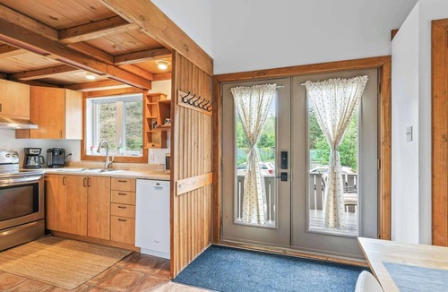 Val David Apartment | LAURA – Cozy Retreat with 4-Season Spa Val David