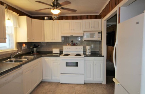 Crystal Beach Cottage | Laurali Cottage - Northern Ontario in the Heart of Crystal Beach