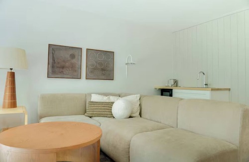 Lake Placid Hotel | Laurel | 2 Queen & Bunk | Alpine Hall Sips, Restaurant, Pets Welcome | 2 Units