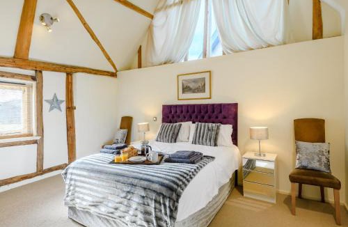 Hethel House | Laurel Barn