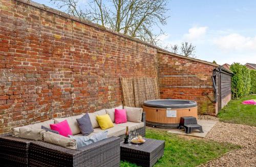 Hethel House | Laurel Barn