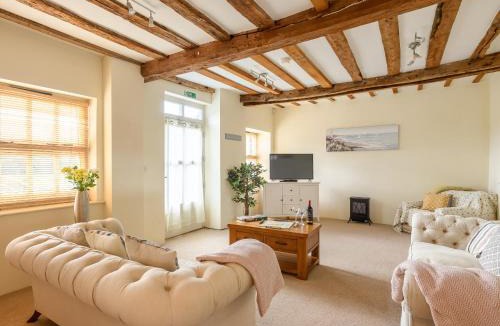 Hethel House | Laurel Barn