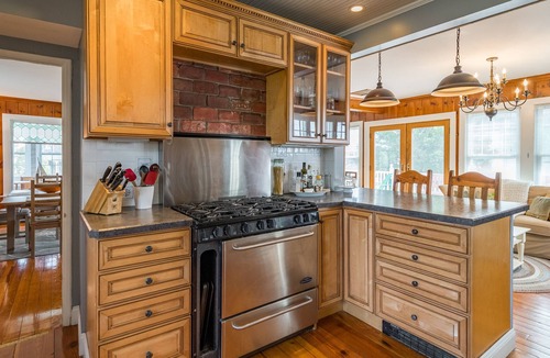 Devon House | Laurel Beach-Milford