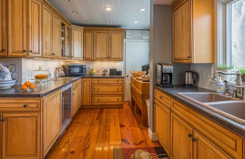 Devon House | Laurel Beach-Milford