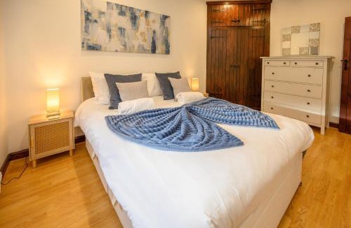 St. Brides Netherwent House | Laurel Cottage by STAE-Homes