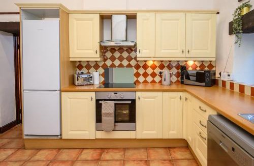 St. Brides Netherwent House | Laurel Cottage by STAE-Homes