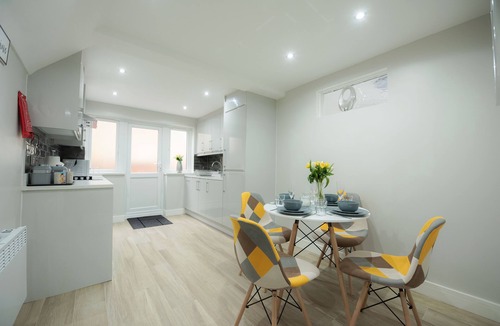 Reading Apartment | Laurel House - Deluxe 1-Bed, 1-Bath