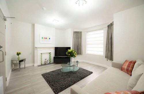 Reading Apartment | Laurel House - Deluxe 1-Bed, 1-Bath