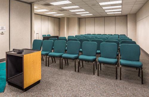 Salinas Hotel | Laurel Inn & Conference Center