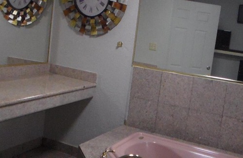 Redwood Heights Hotel | Laurel Inn