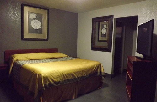 Redwood Heights Hotel | Laurel Inn