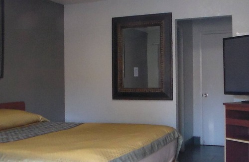 Redwood Heights Hotel | Laurel Inn