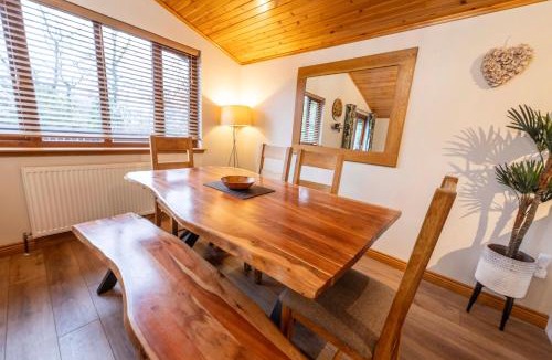 Newton Stewart Ski Chalet | Laurel Lodge 6 with Hot Tub