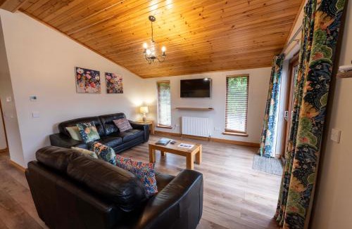 Newton Stewart Ski Chalet | Laurel Lodge 6 with Hot Tub